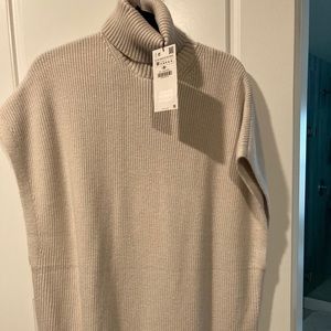 NWT Zara oversized turtle neck sweater cape / Med.